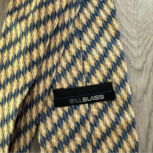 Bill Blass 100% silk tie - Picture 5 of 5